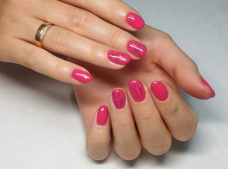 Однотонные ногти короткие