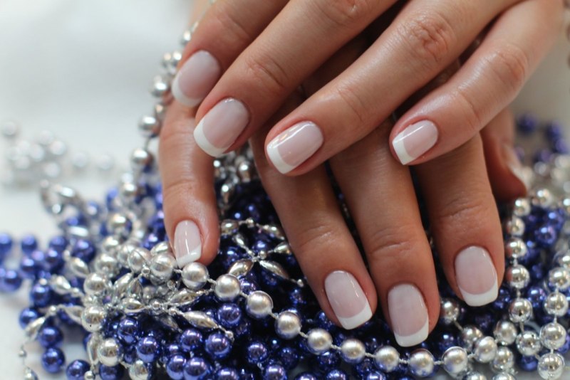 Свадебный маникюр на короткие ногти