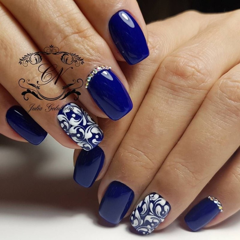 Маникюр в синих тонах