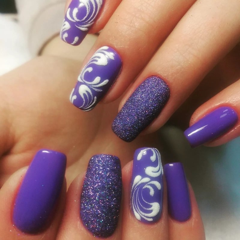 Синие ногти с наклейками