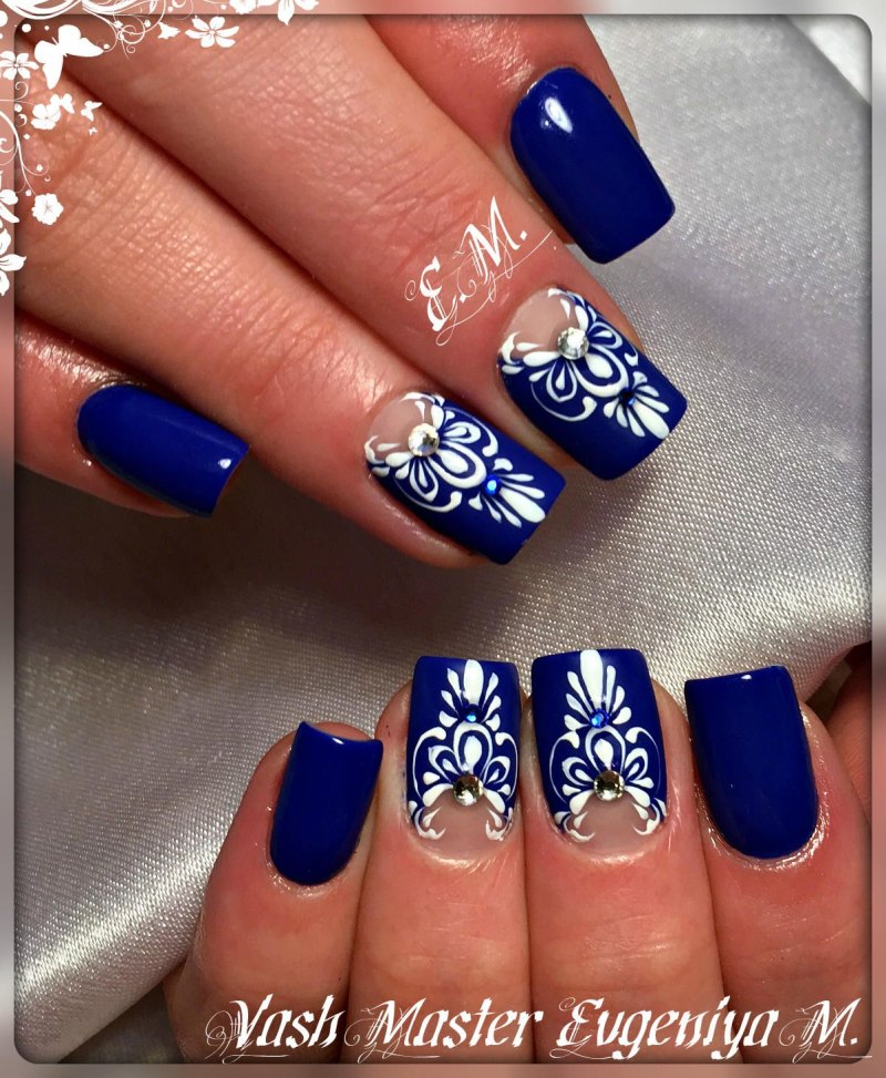 Новогодний маникюр синий