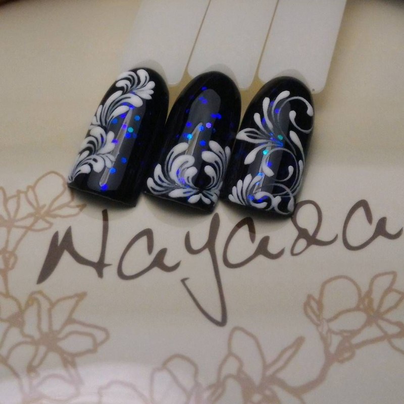 Синий маникюр