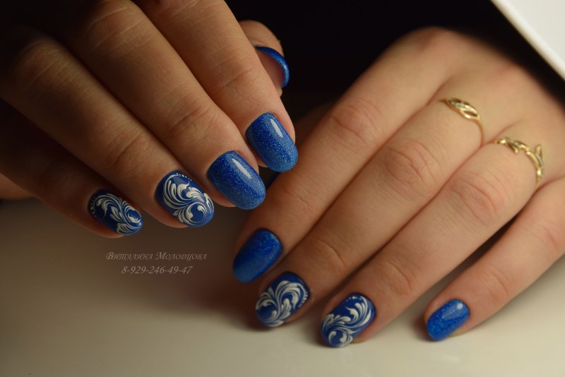 Сине золотые инкрустации на ногтях