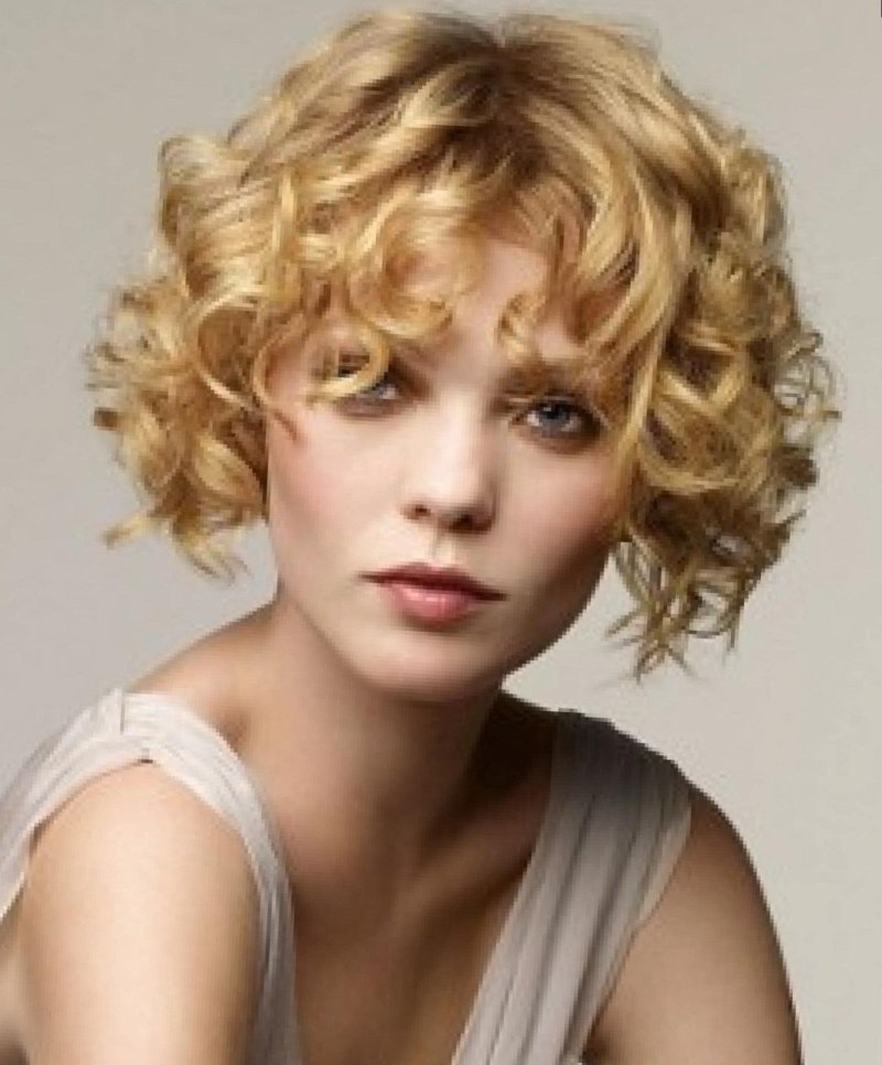 Причёска на каре вечерняя