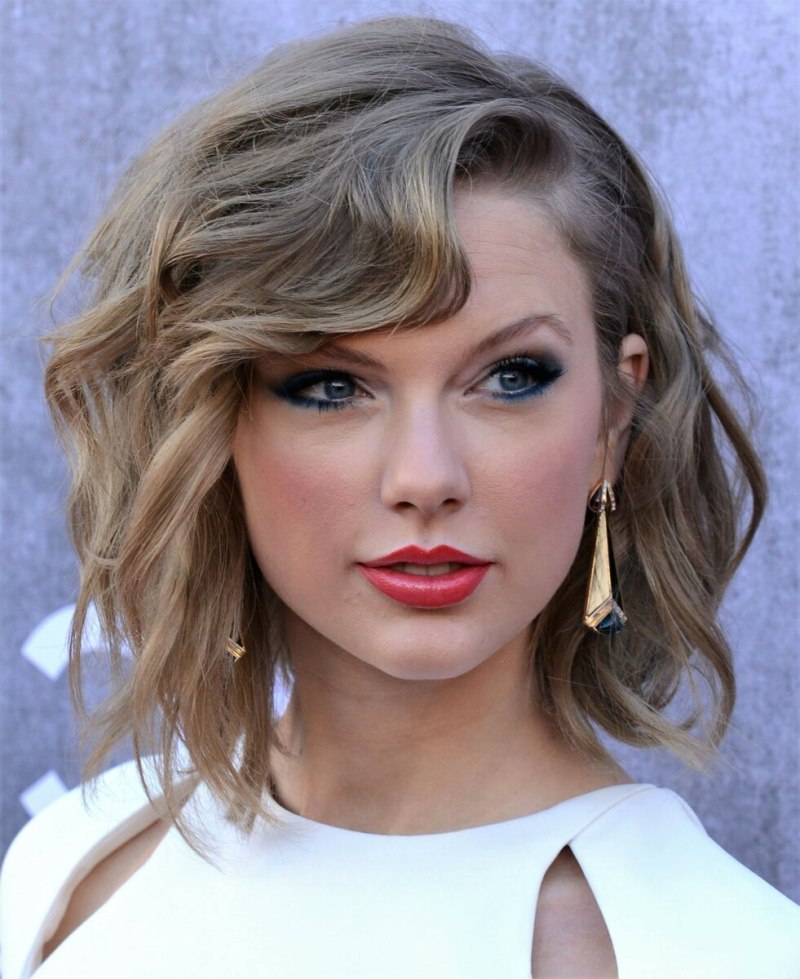 Стрижка для кудрявой блондинки