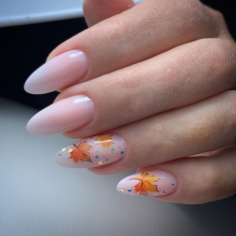 Нежный маникюр на осень