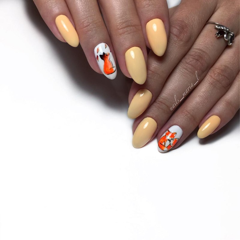 Маникюр на миндальные ногти лето