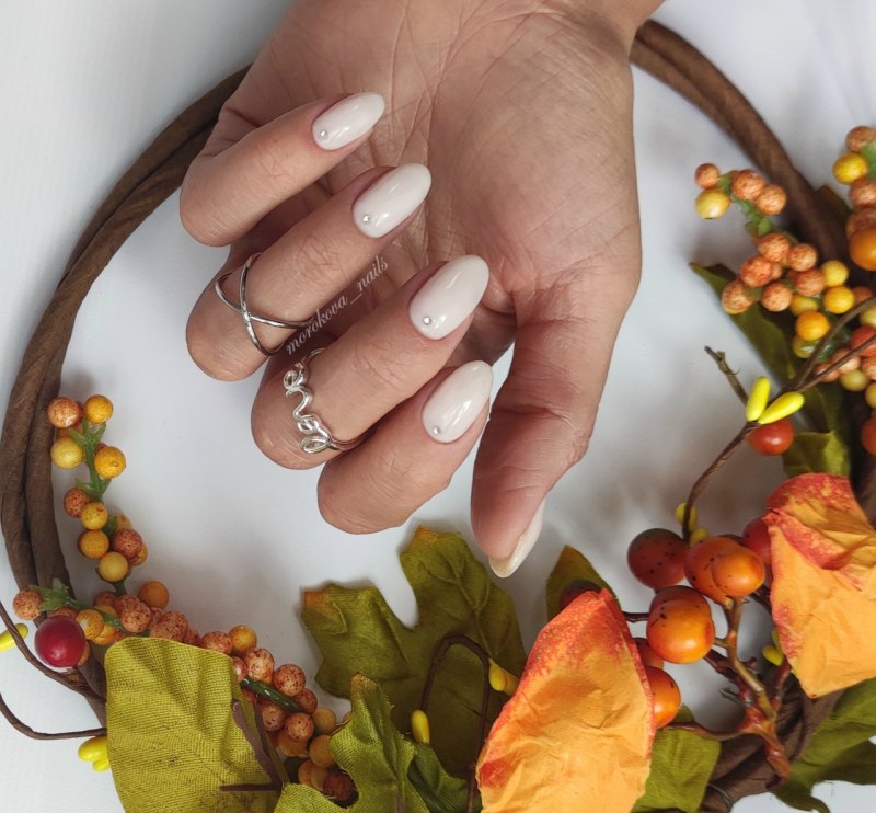 Нюдовый маникюр 2020 миндаль осень