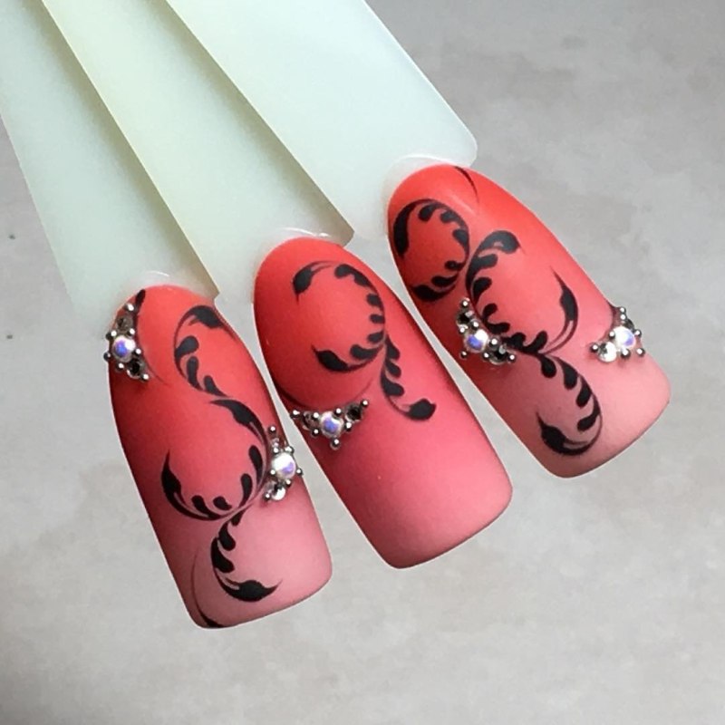 Маникюр с рисунком