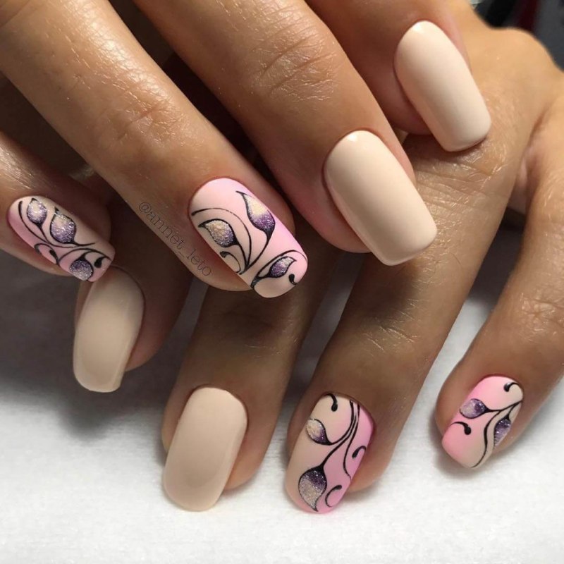 Маникюр прозрачный с рисунком