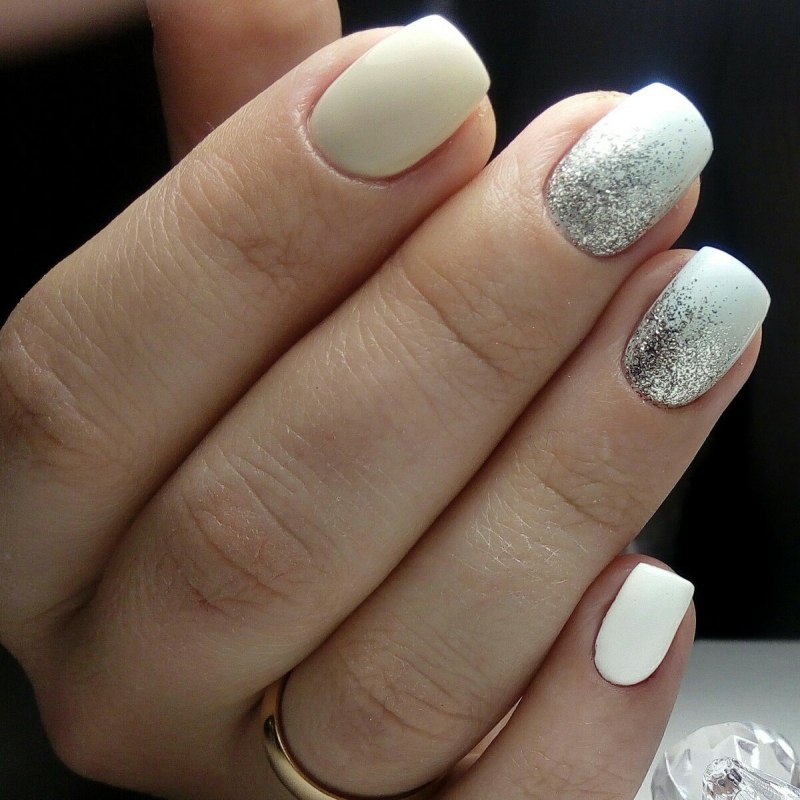 Ногти белые с блестками