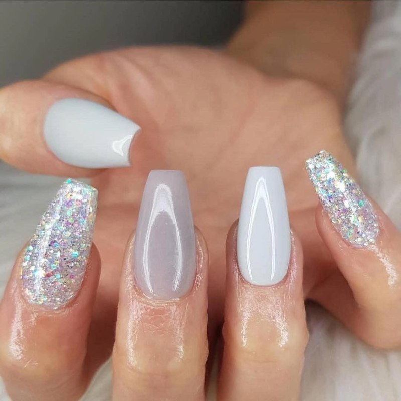 Белый гель лак с шиммером