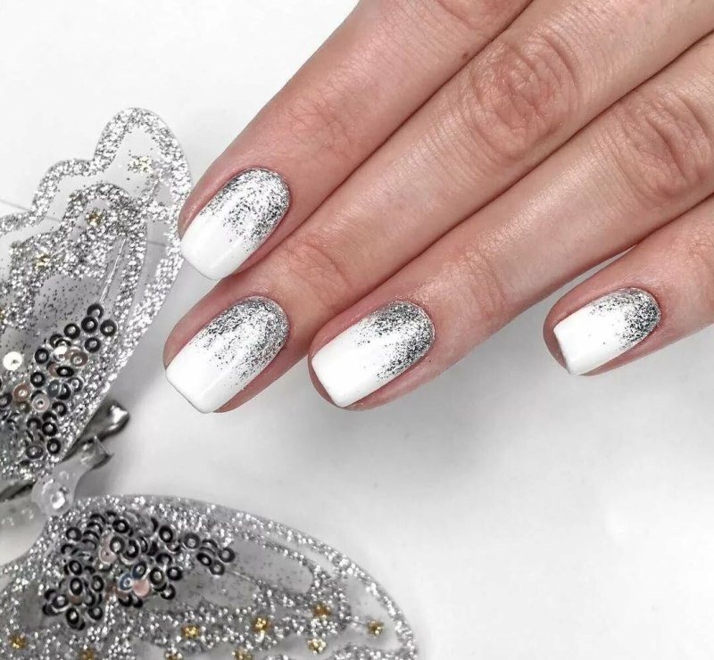 Ногти белые с блестками