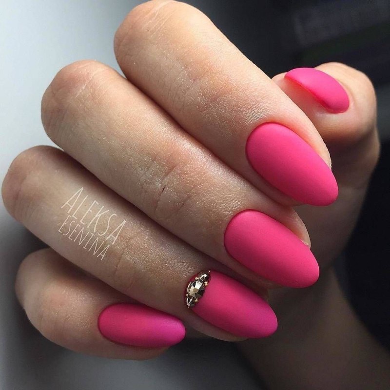 Малиновые ногти