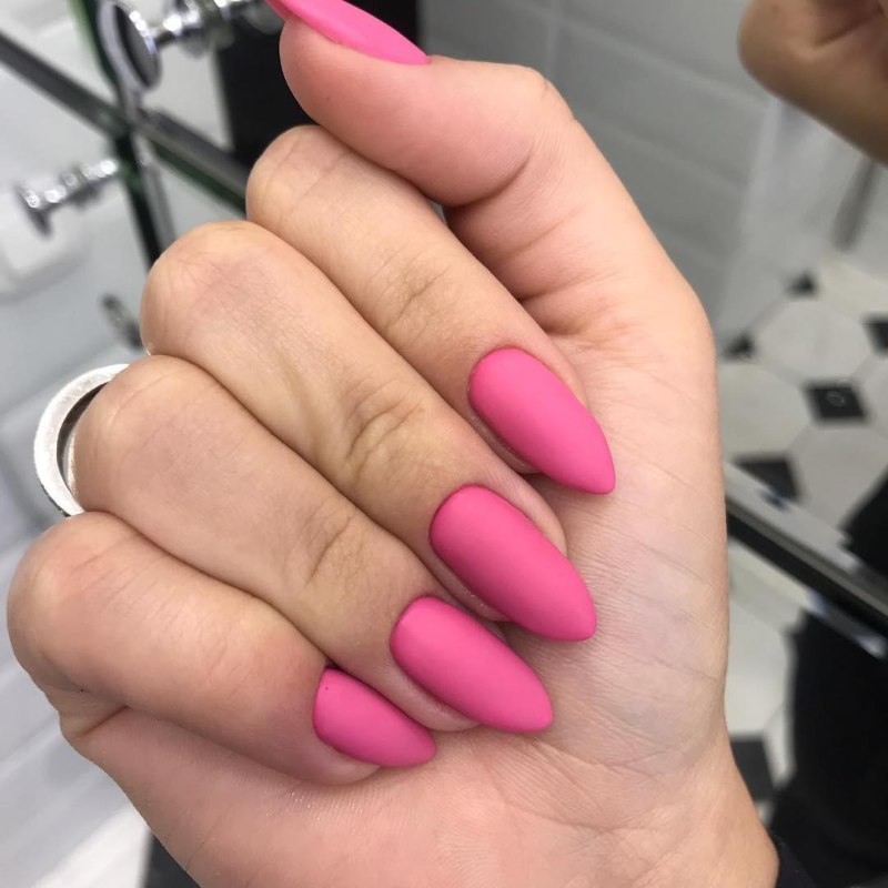 Нарощенные ногти яркие