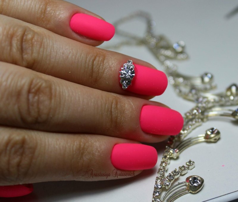 Ногти однотонные матовые яркие