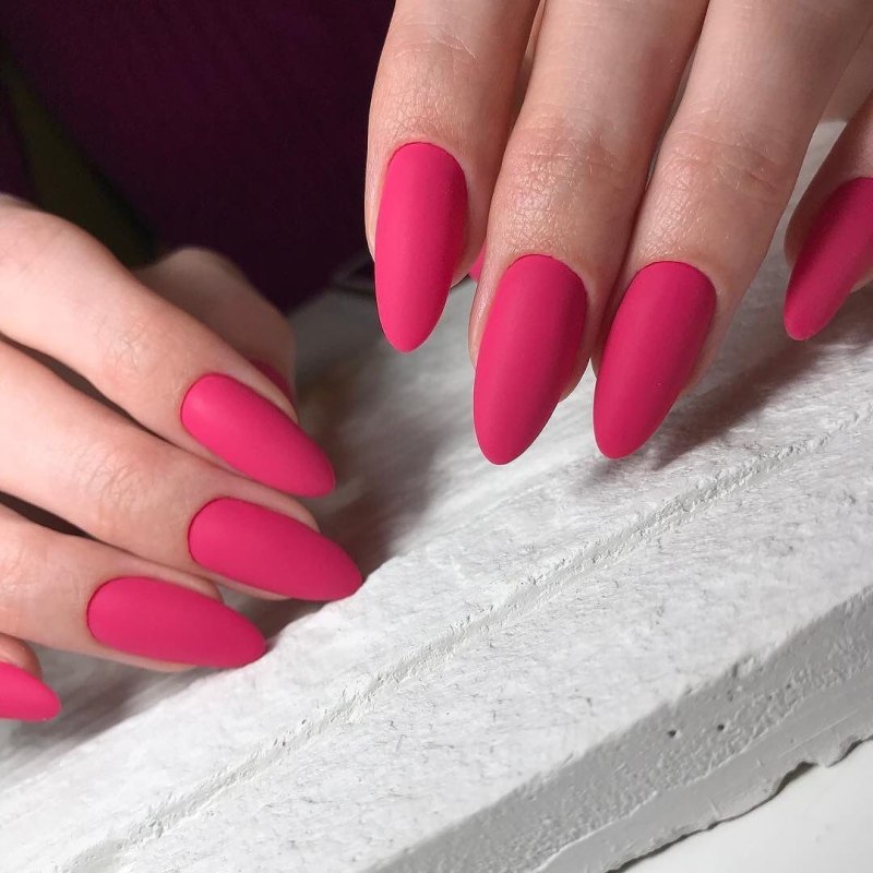 Ярко розовые ногти