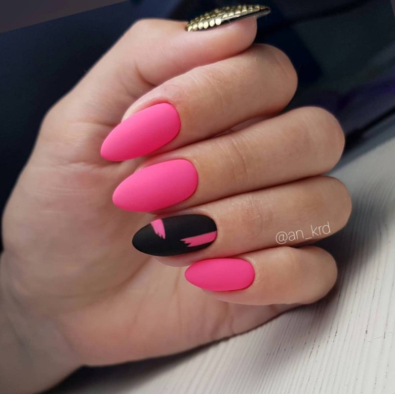 Ярко-розовый маникюр