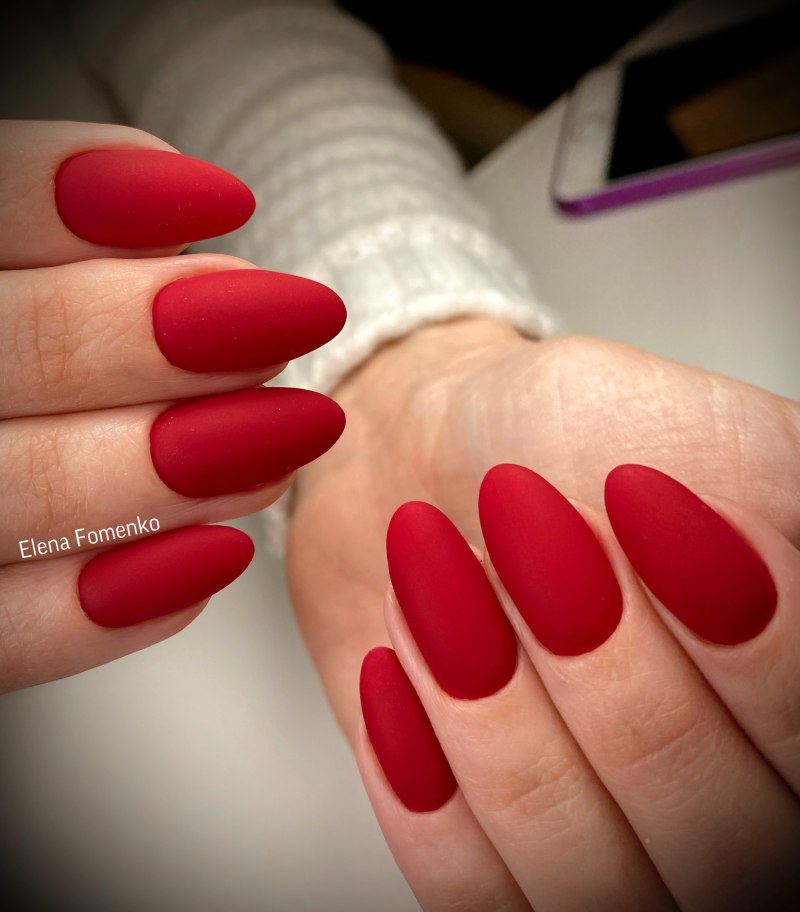 Яркие розовые ногти