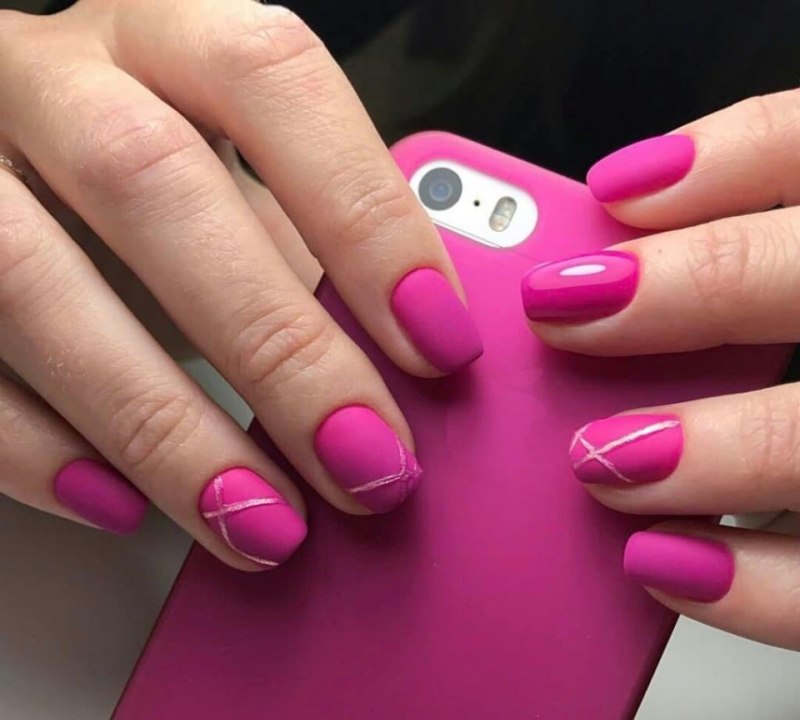Ногти миндаль 2021фуксия