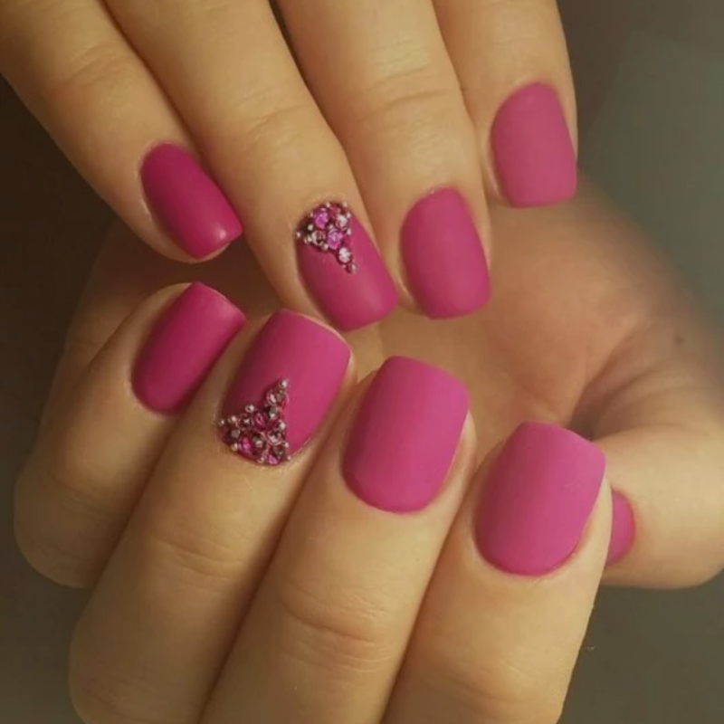 Бордовый матовый маникюр