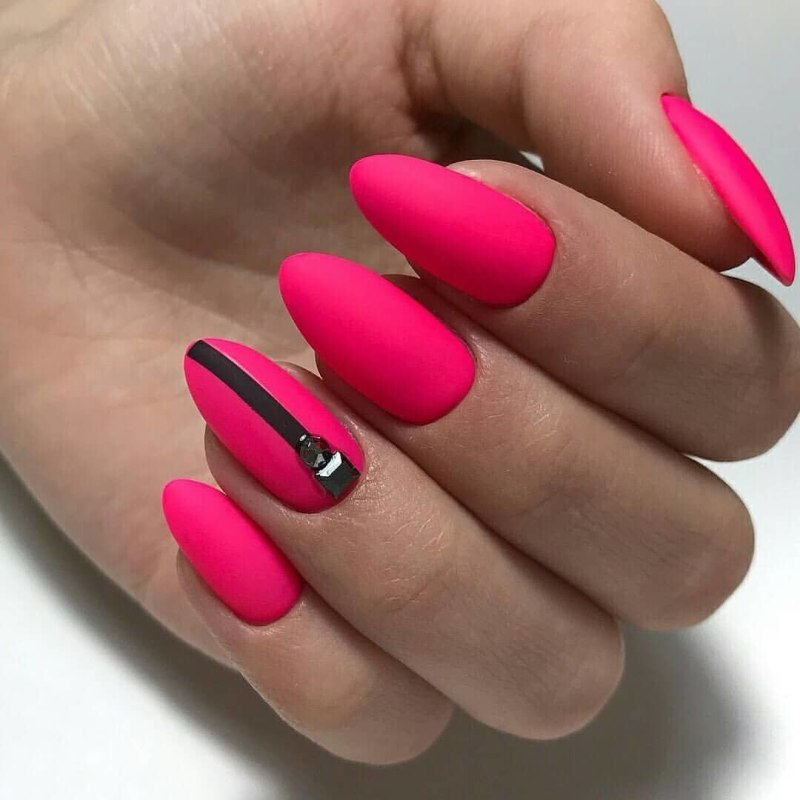 Малиновые ногти