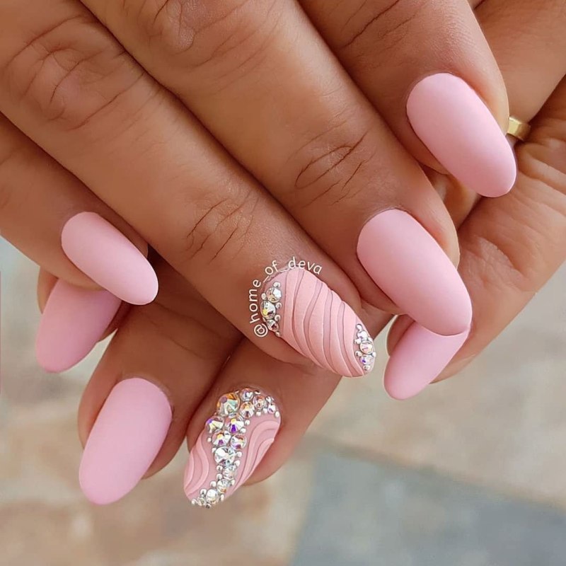 Маникюр под розовое платье на свадьбу