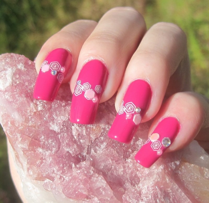 Маникюр под розовое платье на свадьбу