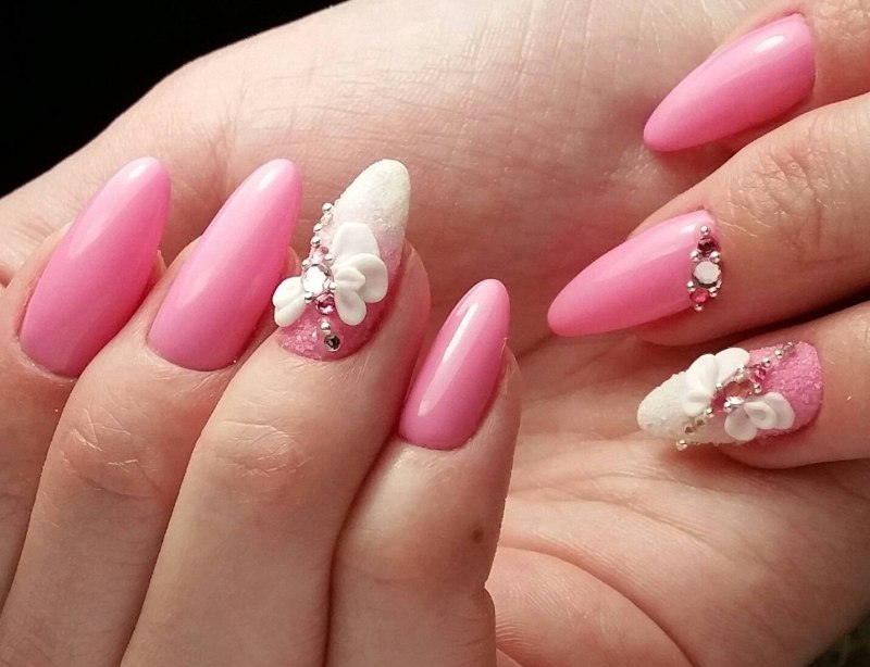 Свадебный маникюр бежевый