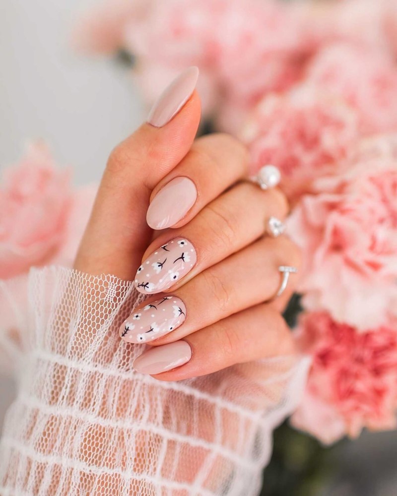 Ногти пудрового цвета