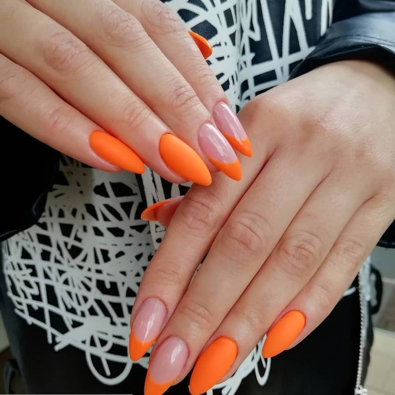 Маникюр оранжевый с серебром