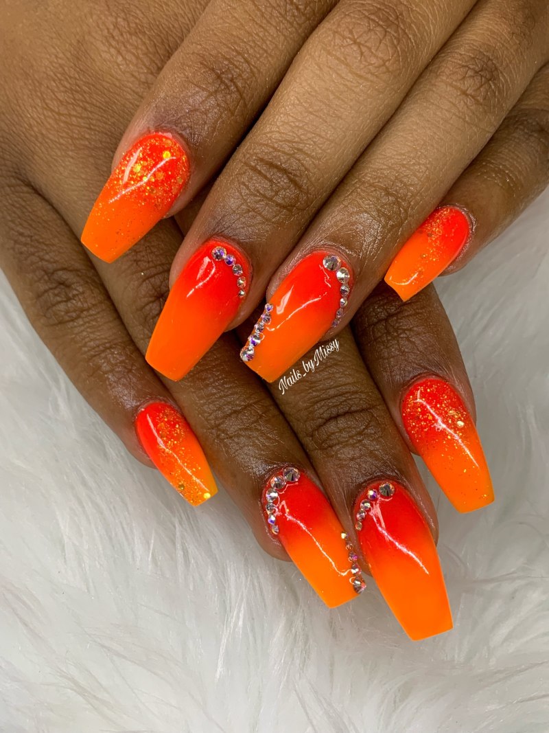 Оранжевый френч миндаль 2021