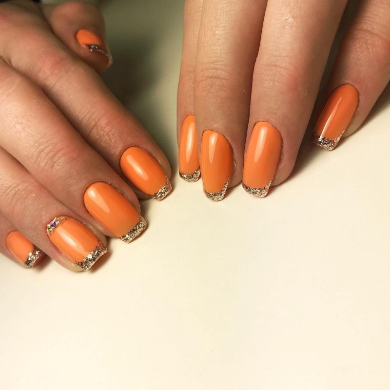 Маникюр в оранжевых тонах
