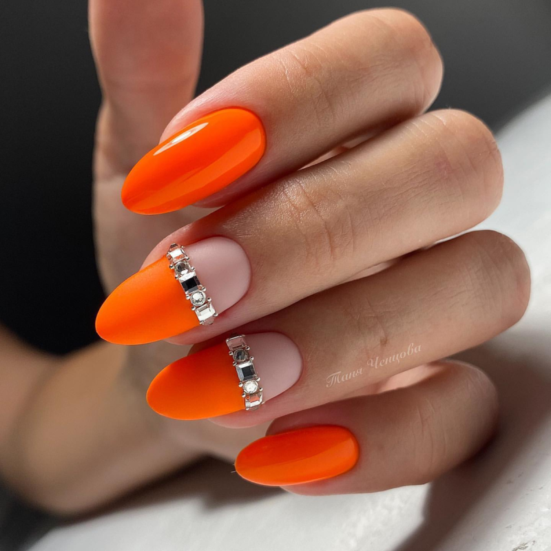 Оранжевый френч миндаль 2021