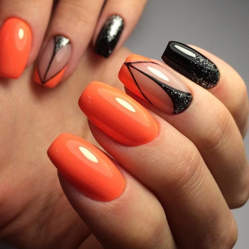 Ярко-оранжевый маникюр со стразами