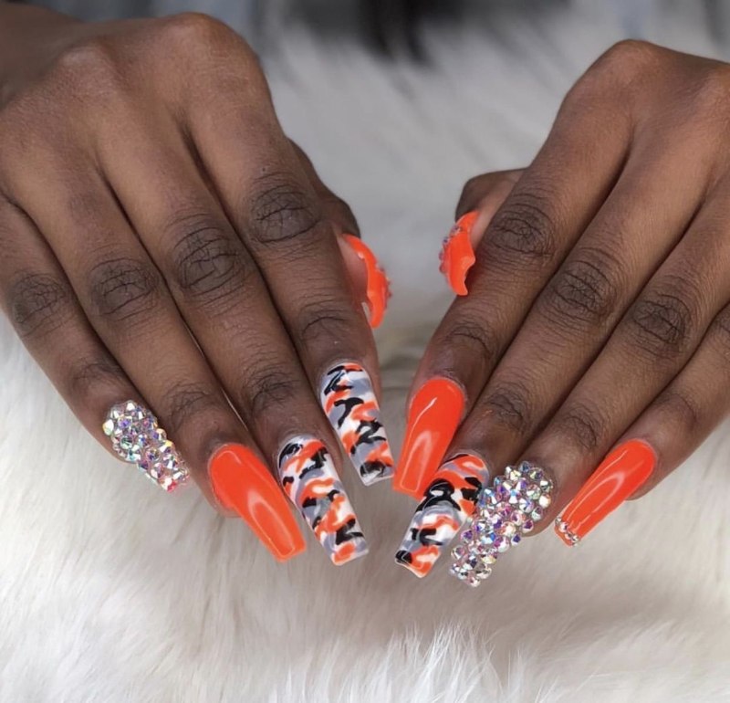 Оранжевый маникюр