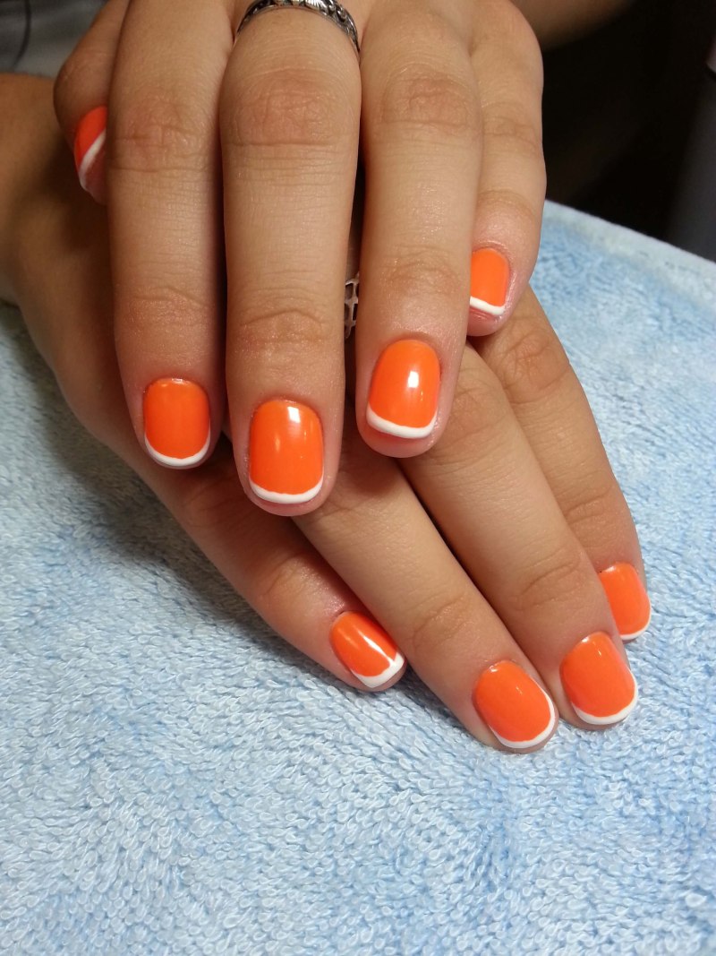 Яркий оранжевый маникюр