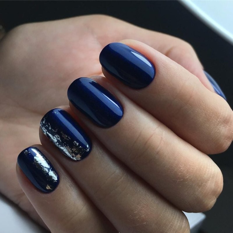 Синий маникюр 2022 миндаль