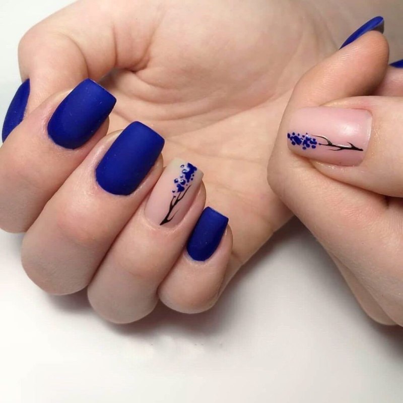 Педикюр синий матовый