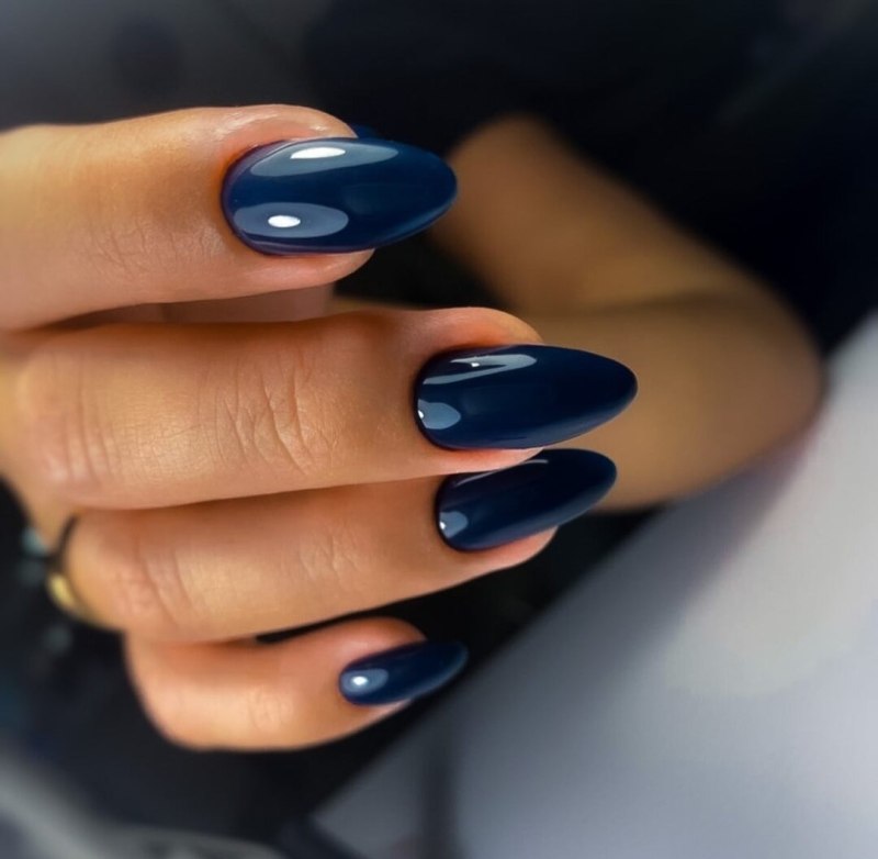 Синий геометрический маникюр