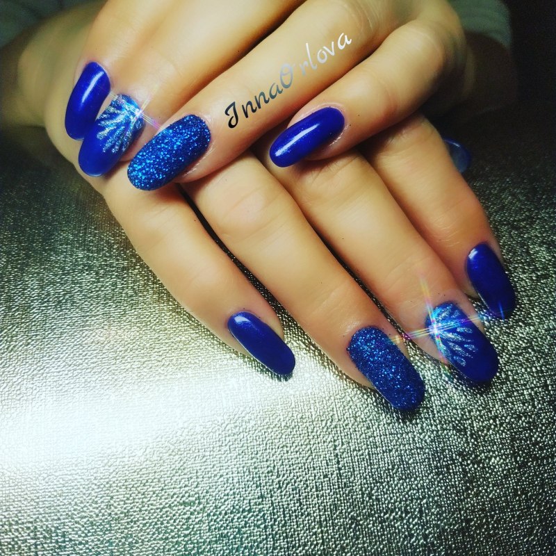 Маникюр синий с серебром
