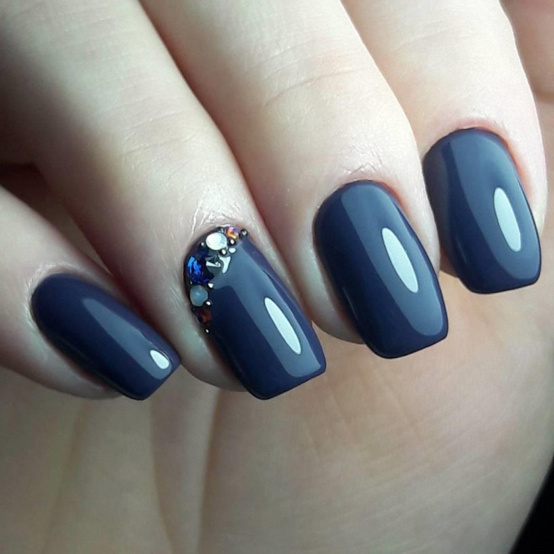 Синий маникюр на короткие ногти