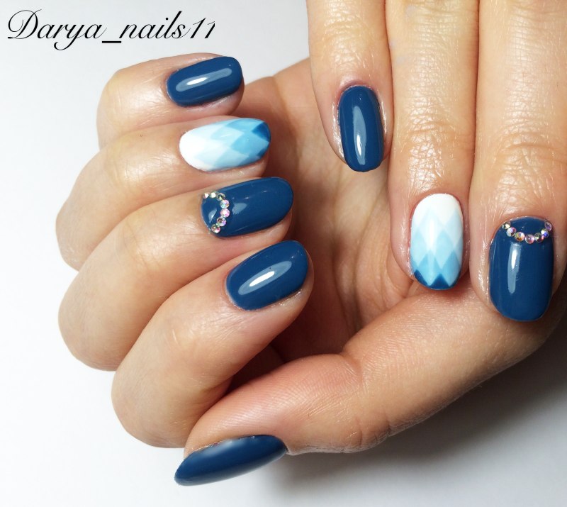 Синие ногти матовые с блёстками