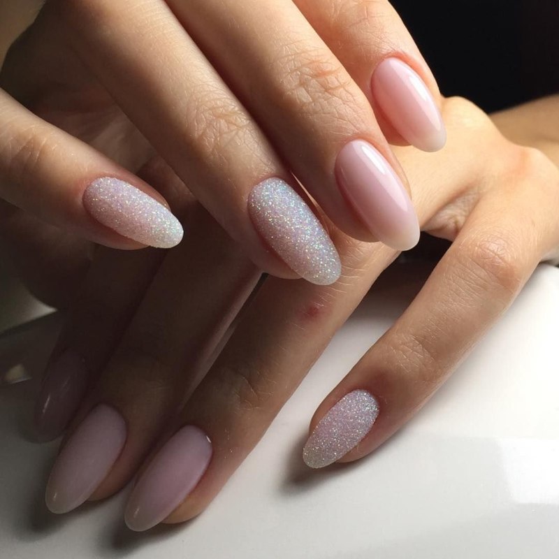 Нюдовый маникюр 2022 миндаль