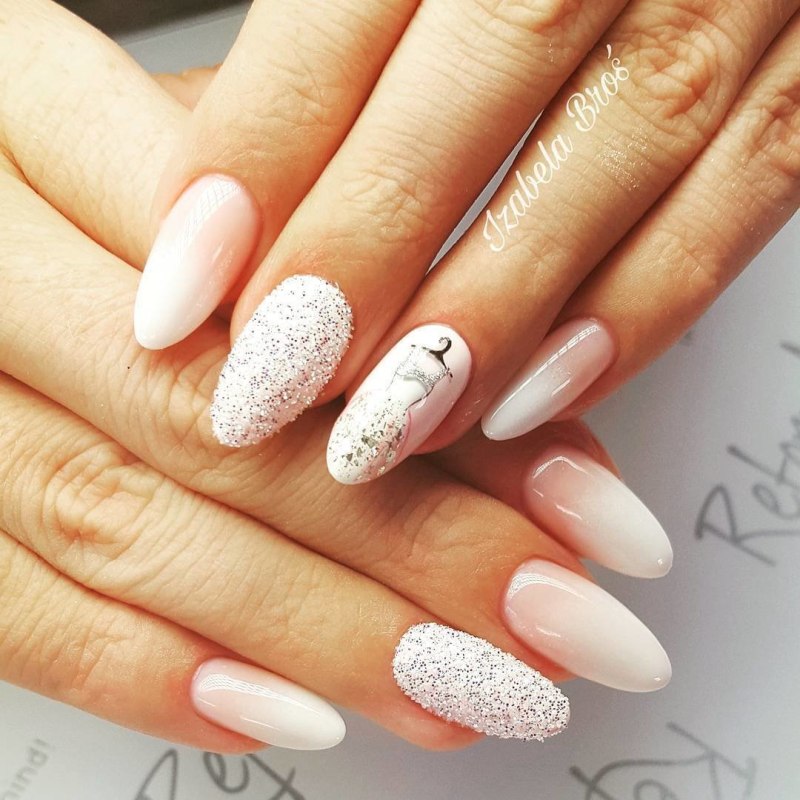 Маникюр светлый миндаль