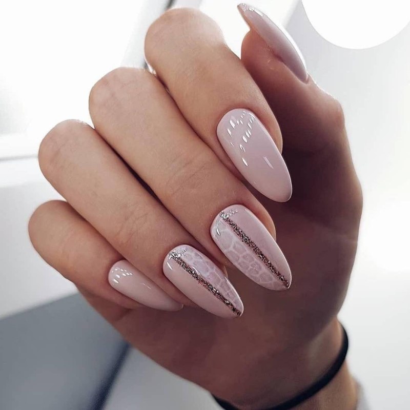 Маникюр на миндалевидные ногти