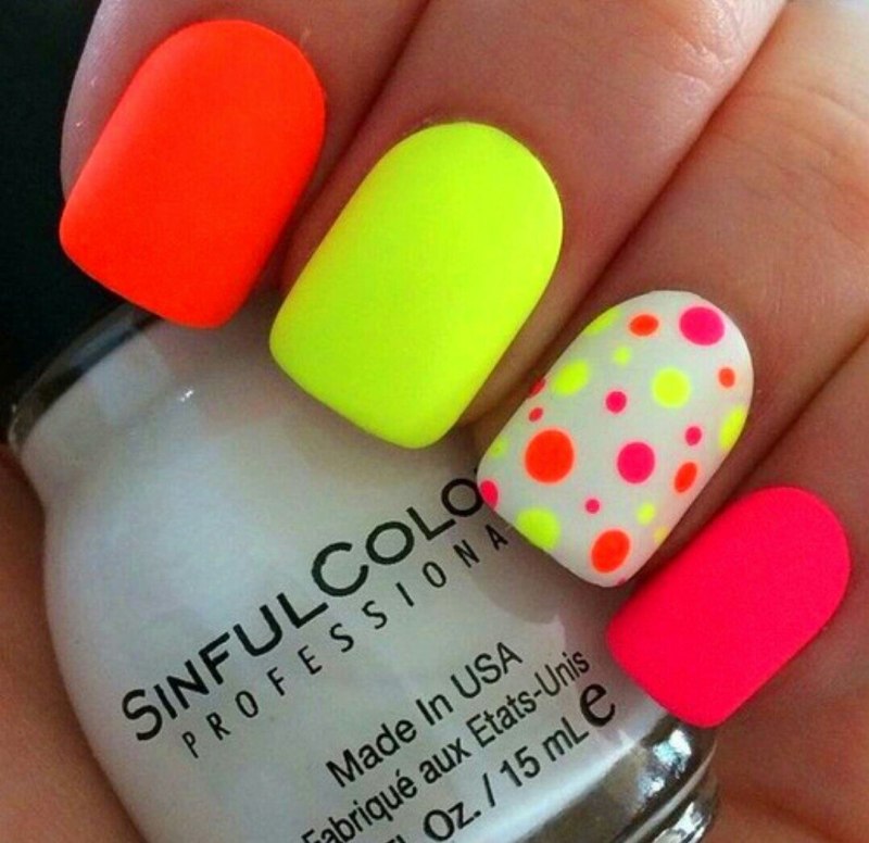 Яркий летний маникюр