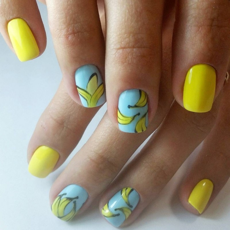 Яркий маникюр с пальмами