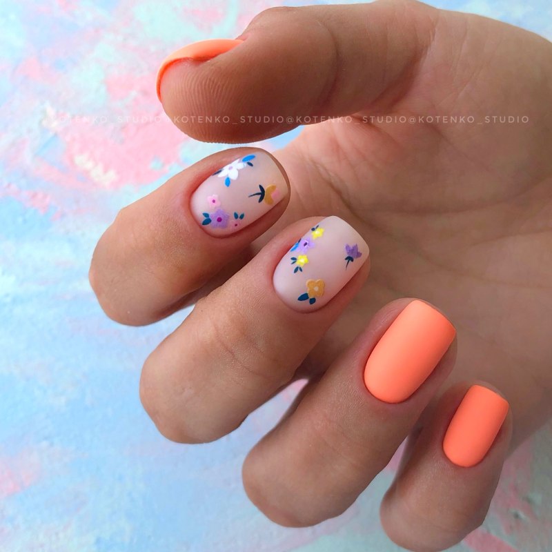 Яркий детский маникюр