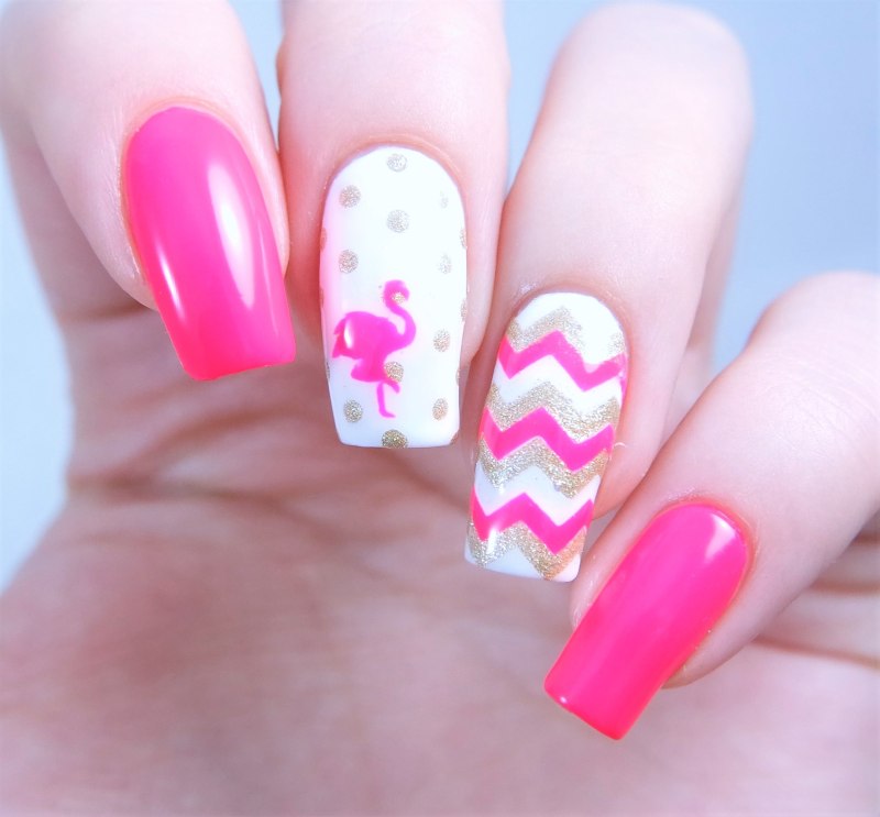 Яркий маникюр